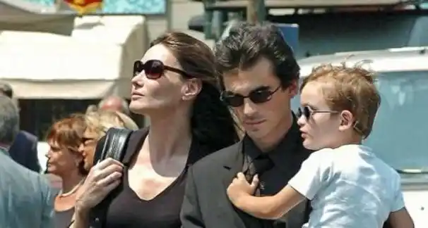 保罗老头的沉默成为了唯一的回应,面对自己的女友变成了儿子的妻子