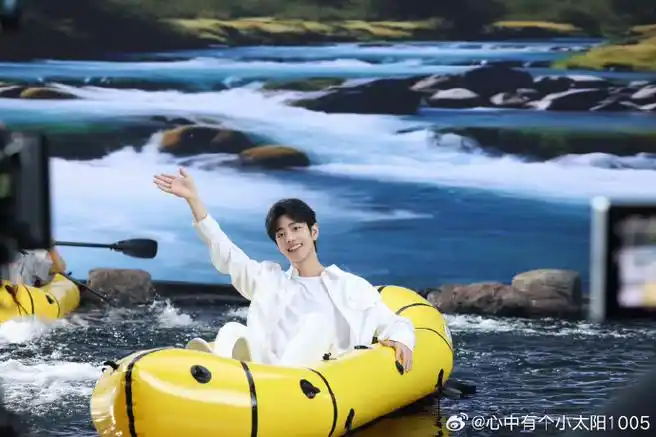 肖战超话#肖战#xz#生活手记#    我喜欢的男孩治愈微笑,人间理想,星辰