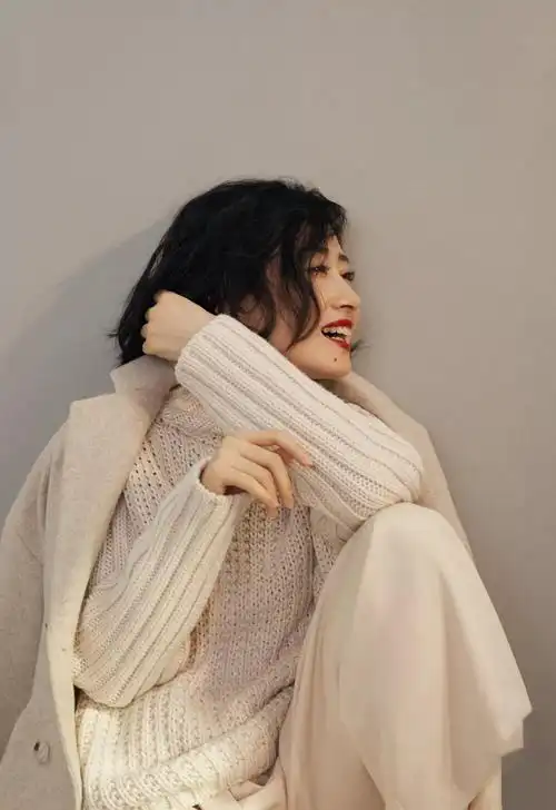 张雪迎换发型了,波波头短发减龄又精神,换季选这个发型很适合!