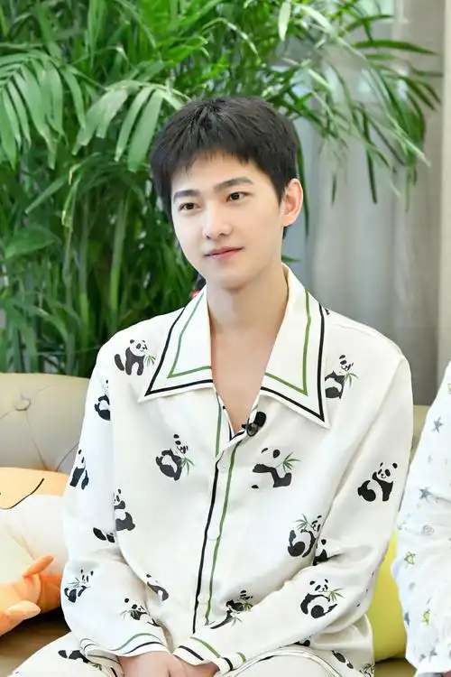 如何评价男明星杨洋的衣品