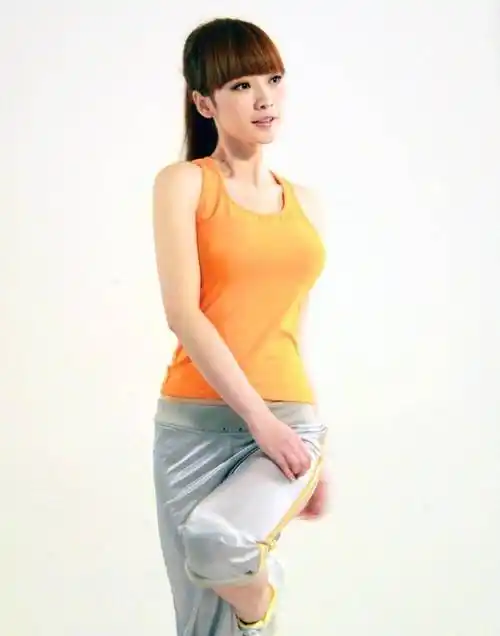 柳岩12年前旧照曝光身材状态引起热议网友变化有点大