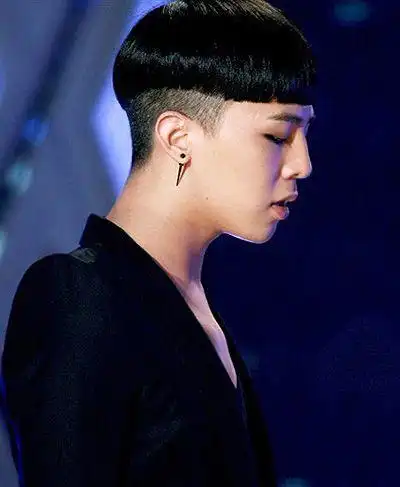 蘑菇头适合什么脸型-蘑菇头短发发型图片-男生蘑菇头-蘑菇头发型