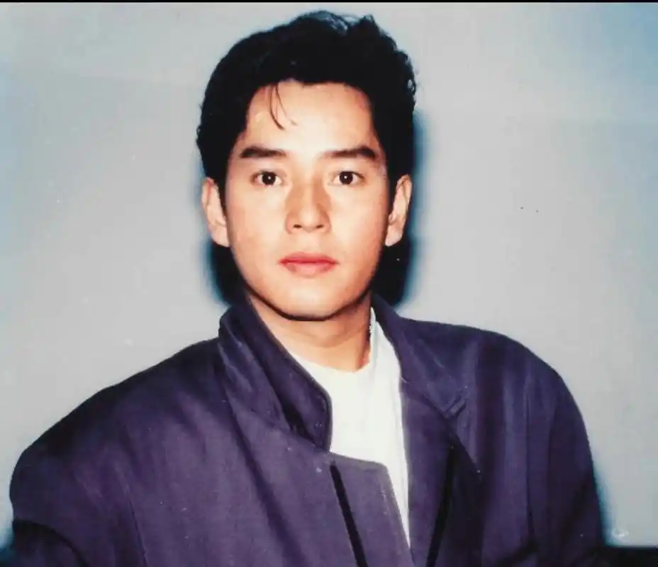 谭咏麟:音乐传承两世纪 谭咏麟的音乐作品贯穿了几十年的时间,他的