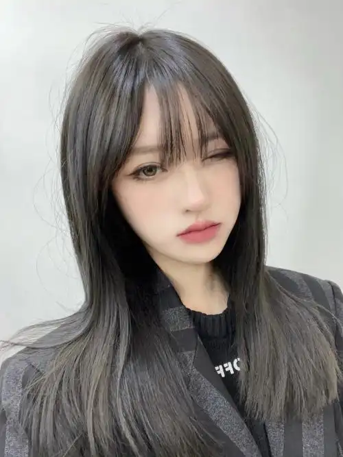 黑茶色2021年流行发色