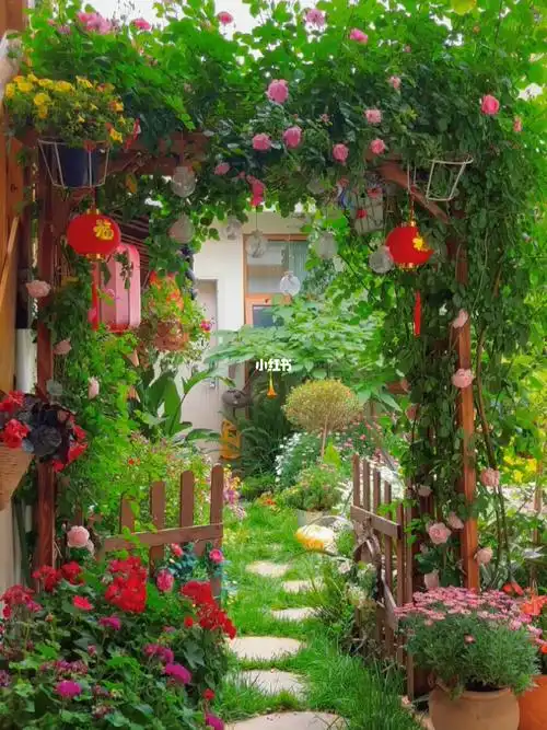 丽江古城客栈一秒走进爱丽丝梦游仙境花园