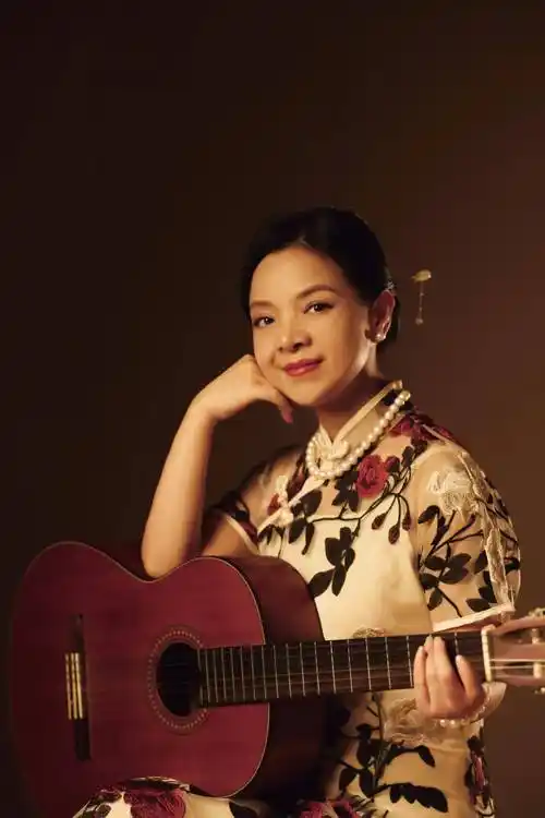 然而,大家所不知的是,高品质的女中音,才是音乐界专家们对陈涓歌声的