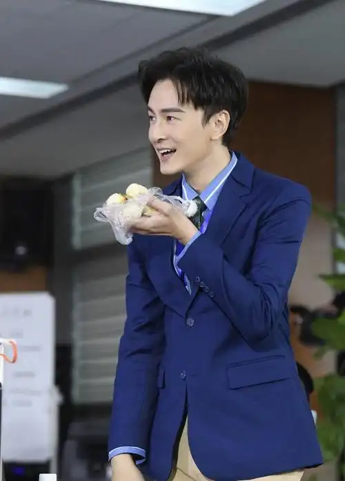 郑元畅录《跑男》入场细节圈粉,王嘉尔游戏险受伤,郑元畅举动暖