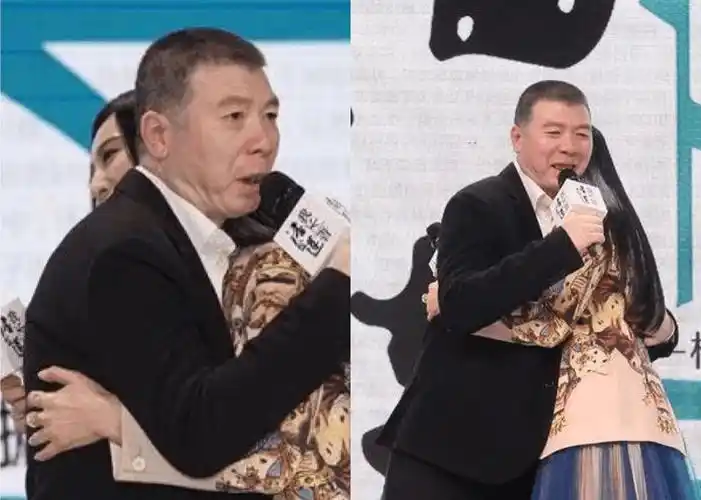 范冰冰见到冯小刚主动拥抱, 网友们却盯住了冯小刚的手!