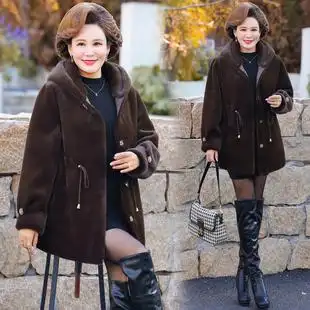 妈妈冬装皮草外套短款加厚水貂绒皮大衣洋气中老年女皮毛一体上衣