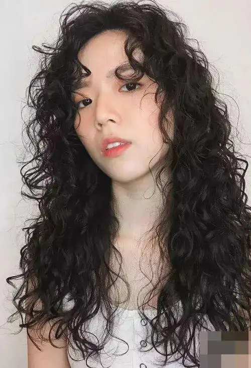 女版弹力十足泡面卷这么潮 尽显女生气质的泡面卷发 - 卷发发型