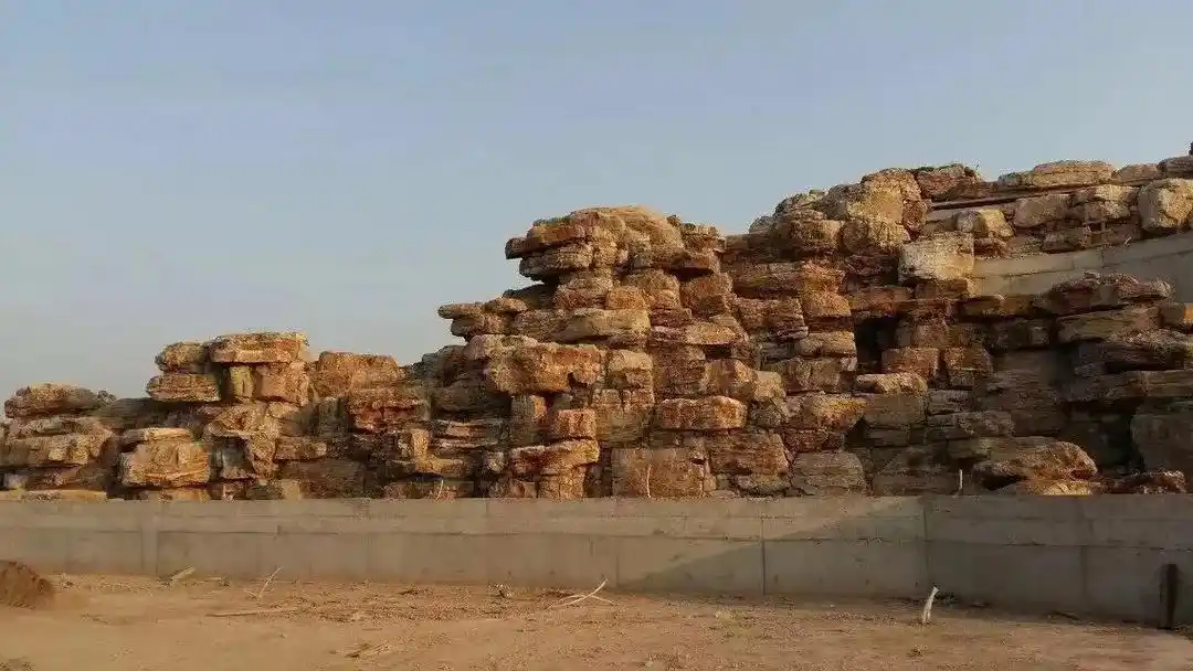 六盘水小区千层石假山_六盘水自产石头假山.晶宸景观葛经理:1 - 抖音