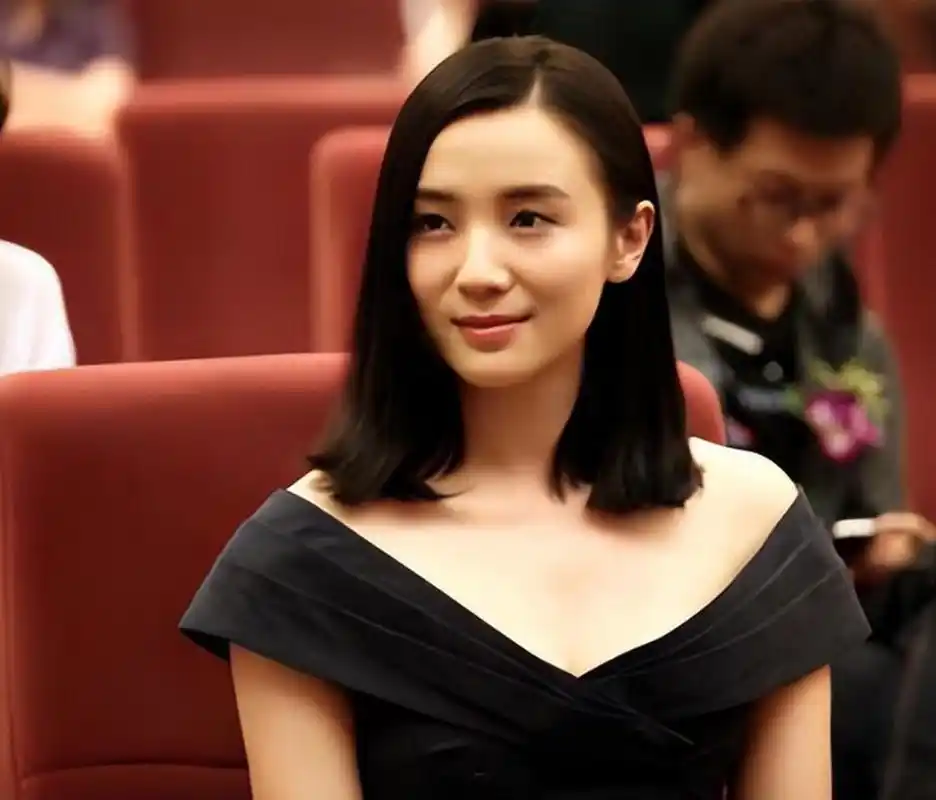 小宋佳被推上风口浪尖,此时的她才坦言:"我离了爱