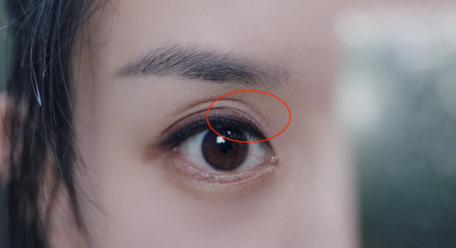 《有翡》服化道是败笔,假草假山假树,赵丽颖的双眼皮贴藏不住