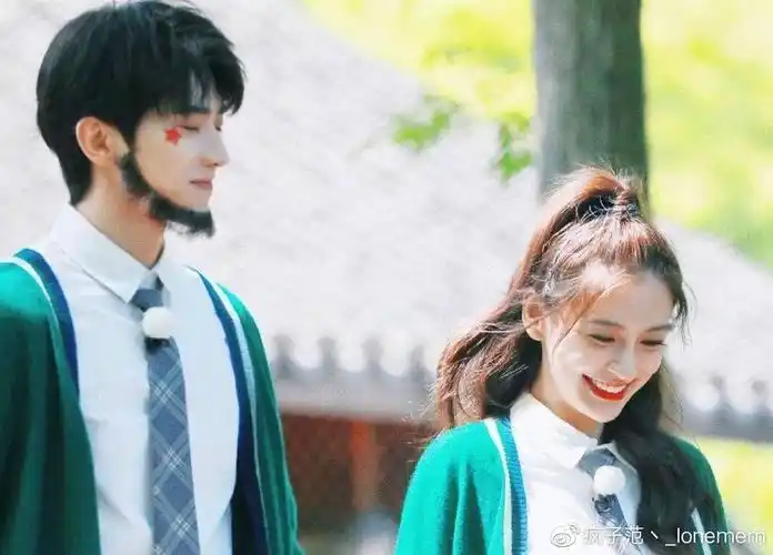 蔡徐坤和杨颖录制《奔跑吧》,莫名给人cp感,粉丝严厉谴责磕cp