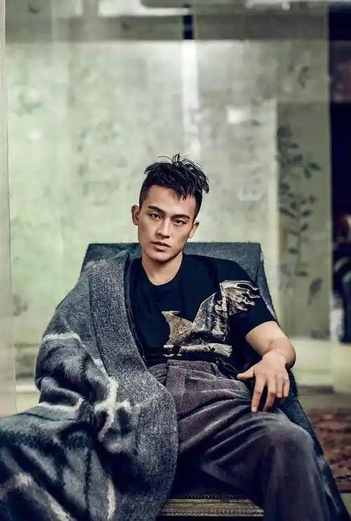 原创欧豪快男转型演员最成功的之一痞气的笑容之中散发男性的魅力