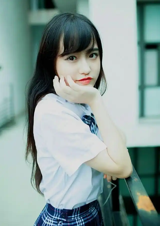 氧气学生妹子校园内清纯可爱迷人生活照