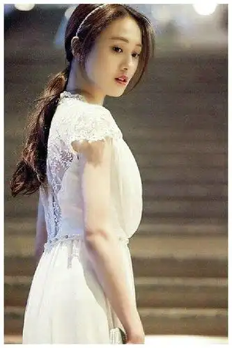 郑爽是不会穿搭衣的人?肯定没看过她的白色礼服,简直美若天仙!