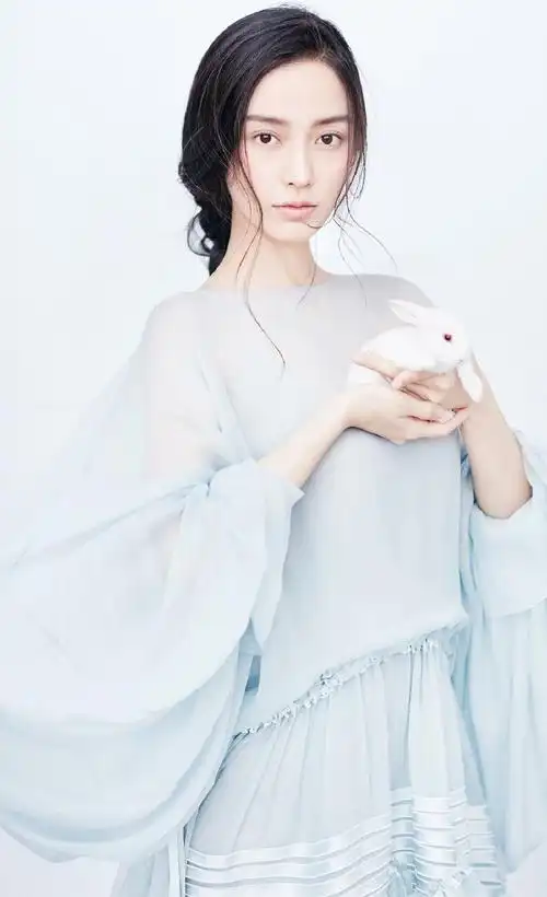p>angelababy(杨颖),1989年2月28日出生于上海市,中国内地影视女演员