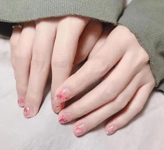 "透明美甲",也能玩出不同花样,总有一款让你爱不释手|指甲油|甲面|深