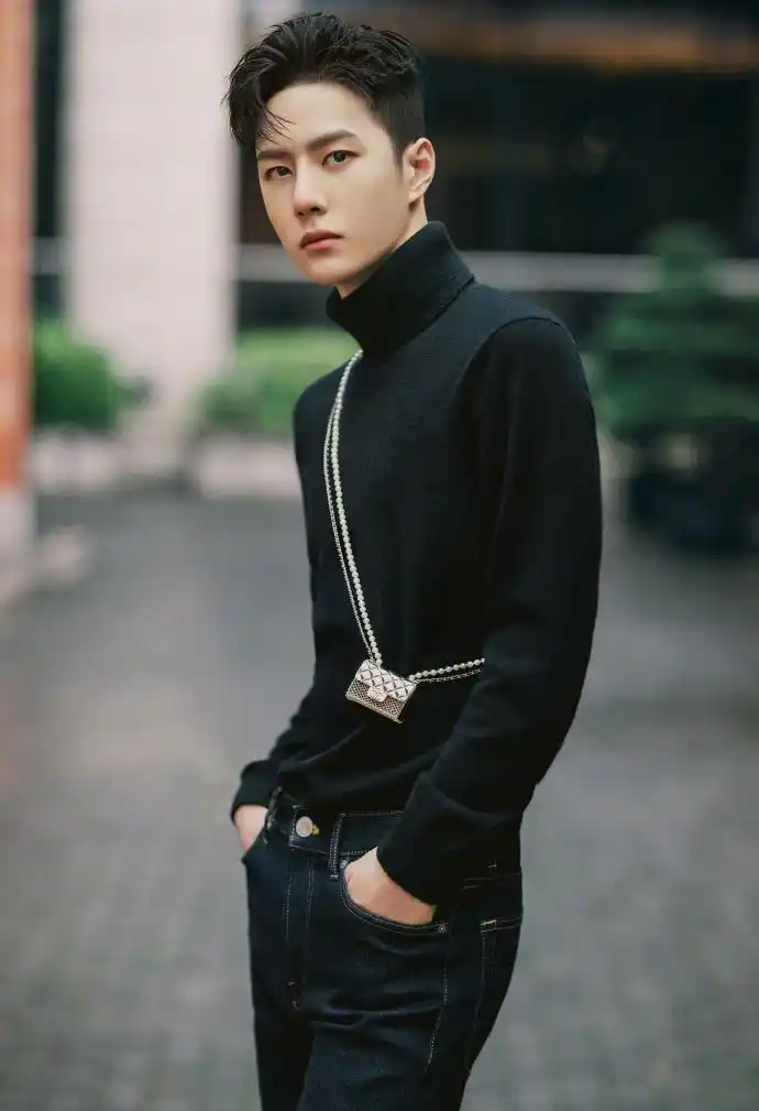 消息王一博chanel最新街拍曝光干净利落是酷boy的style