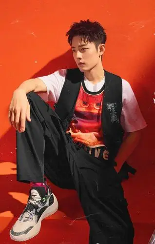 肖战最新广告大片运动风阳光感十足一双无处安放的大长腿