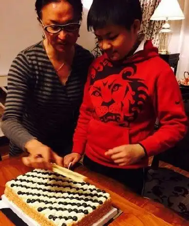 金星儿子逛超市被扇耳光 痛斥:给我打回去