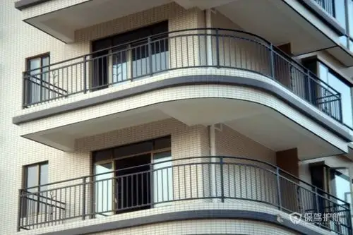 不同材质栏杆有什么优缺点?-露台装修
