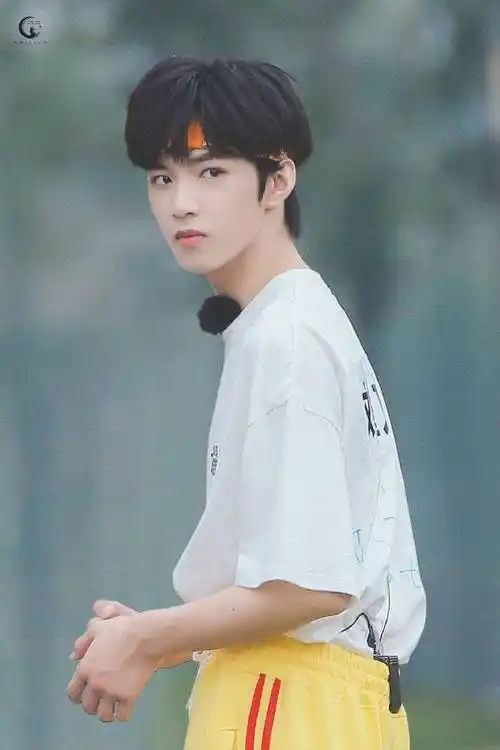 10529639199秀场男模@时代少年团-刘耀文"等我长高长壮,我要