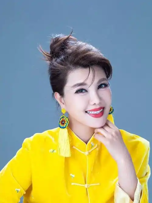 著名歌唱家乌兰图雅:把歌声唱出草原,没留住心上人,40岁仍单身