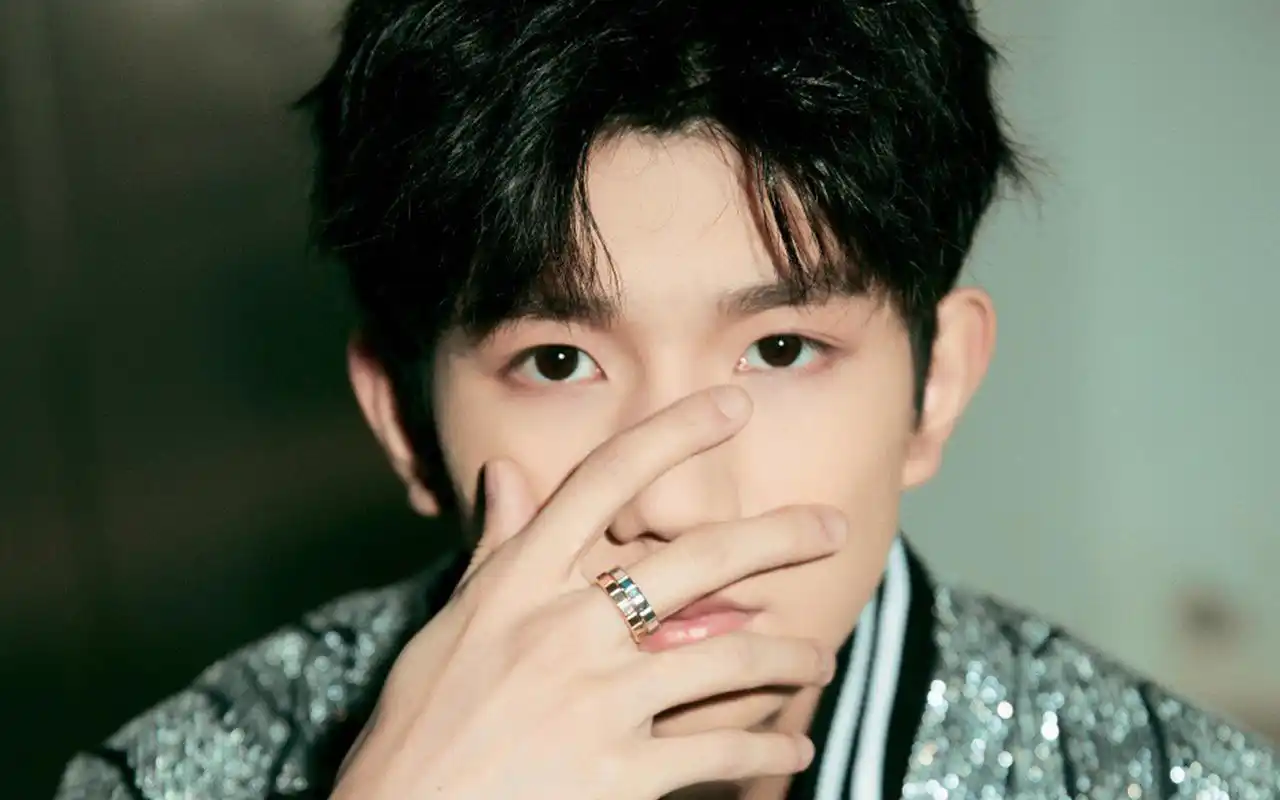 王源烎潮音发布夜帅气图片桌面壁纸