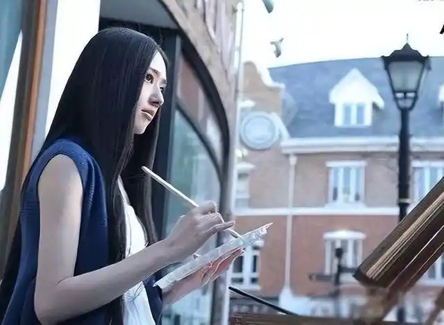 后来,郭碧婷开始进军内地影视剧,她在电影《小时代》中,将女神南湘的