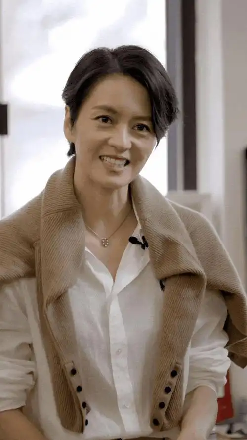 梁咏琪:花,非花.器,非器——一场关于时间与生命的陶艺展