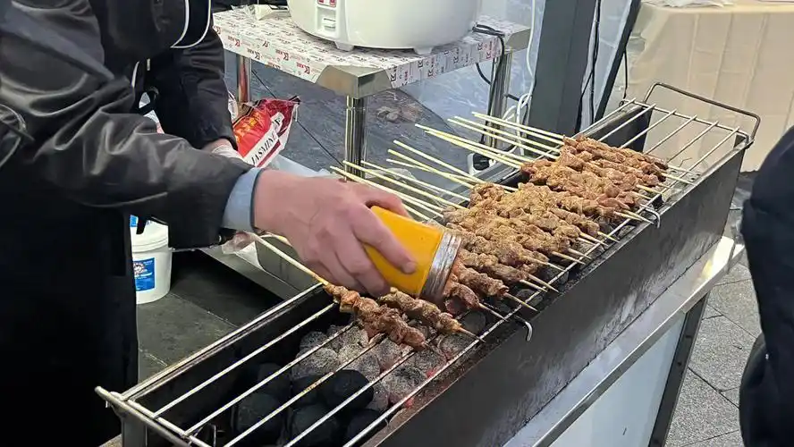 薯塔和羊肉串都好好吃羊肉串一定要点特辣的!