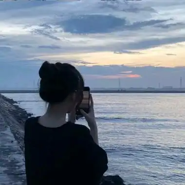 一起去看海吧/女头09月06日看不知名の你是我用余光就能看清的人09月