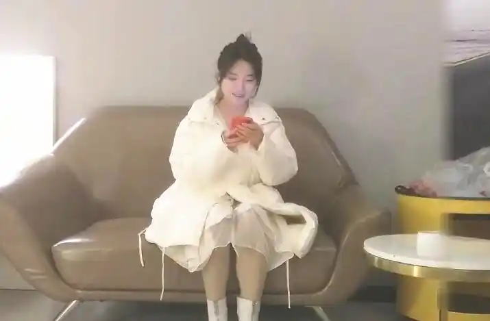 雀儿满天飞没穿内衣的清纯外围妹 高颜值极品身材温柔软萌乖巧 有洁癖