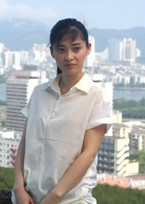 梅婷10岁女儿官宣出道,搭档宋佳赵又廷引关注,颜值引发网友热议|演员