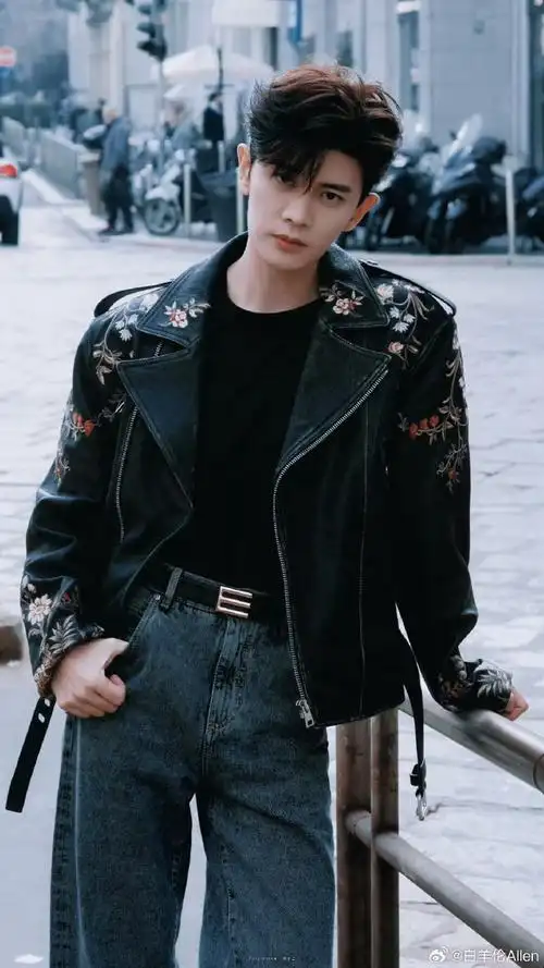 任嘉伦超话  从热血乒乓小将,到爱岗敬业机场地勤,从积极选秀唱跳歌手