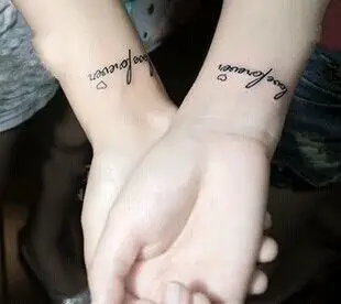 手腕处情侣英文时尚纹身图案