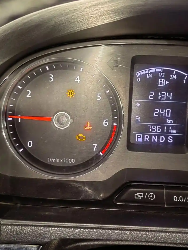 冷却液灯亮了怎么办?