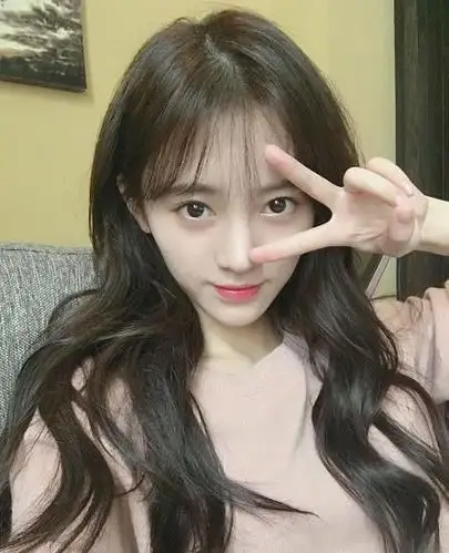 女星们比耶,谁是你的小可爱?网友:刘亦菲萌炸了关晓彤好乖巧