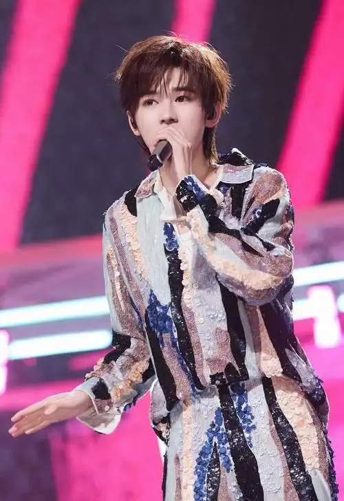 231229「歌声绽放」时代少年团宋亚轩在《声生不息》舞台上闪耀登场!