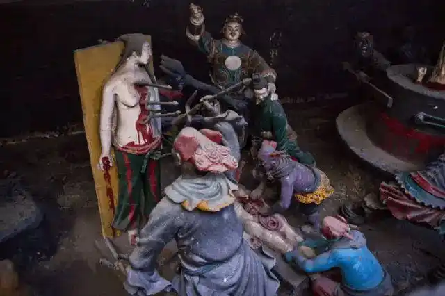 用类似人间的法律机制先后建成阎王殿,鬼门关,阴阳界,十八层地狱等一