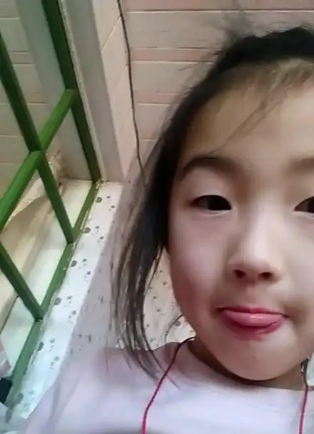 我叫,小黑猫.害我真名叫魏佳阳还有一个名字叫小悦儿