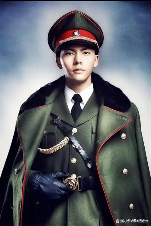 男明星民国军装造型合集,陈伟霆冷峻,任嘉伦撩人,你最pick谁?
