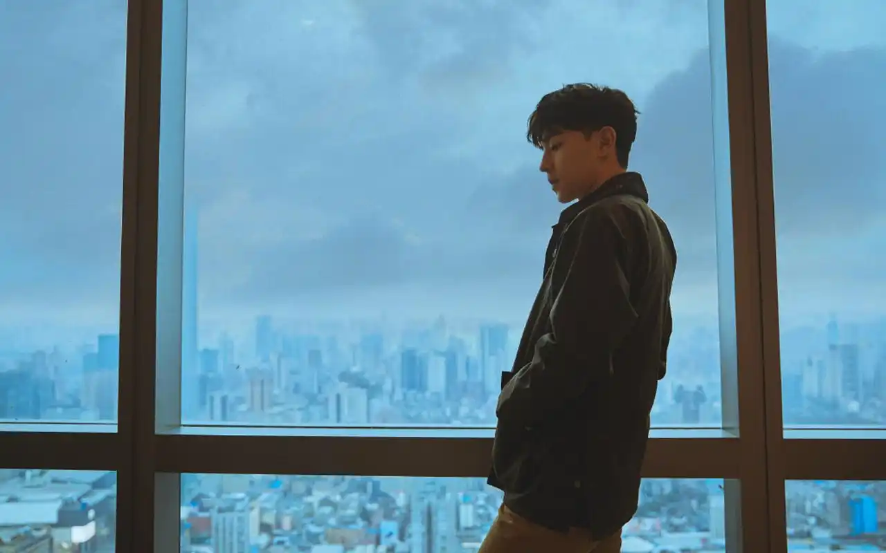 邓伦帅气有型写真图片桌面壁纸