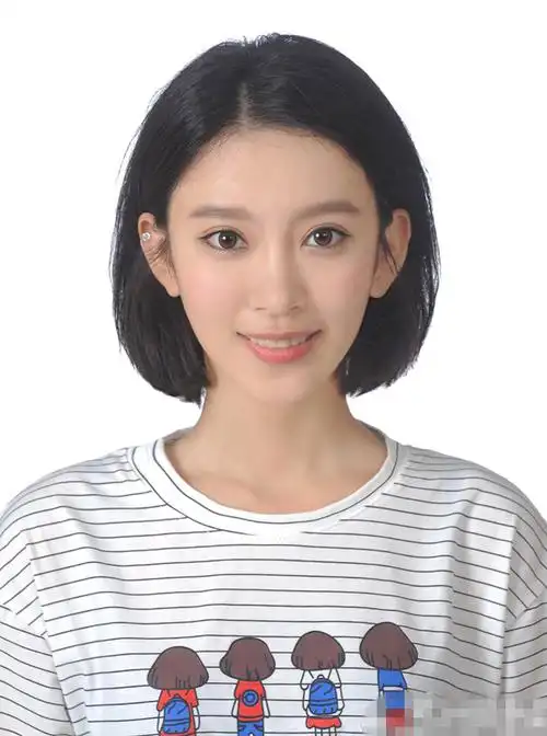 北服校花张琳艺晒证件照 被赞清纯女神