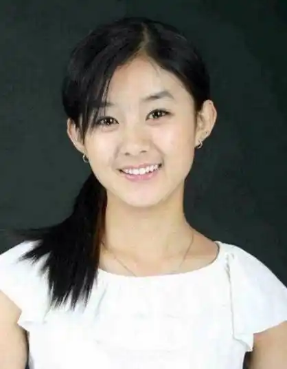 早期刚出道的赵丽颖是这样的.