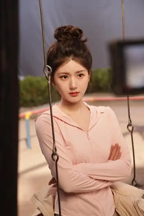 赵露思穿粉色运动服可爱灵动元气满满