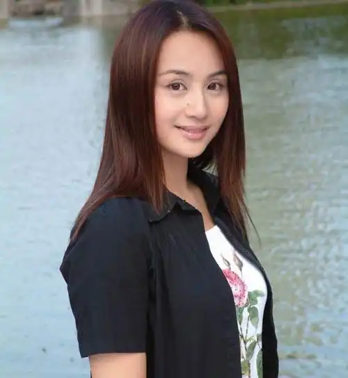 曹颖谈结婚:"不公布婚期 不举行婚礼仪式"