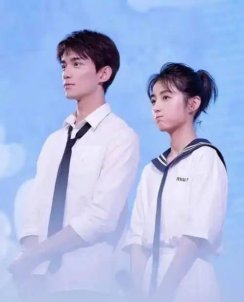 张子枫和吴磊好甜片中霸气牵手宣示主权为了一个动作反复排练